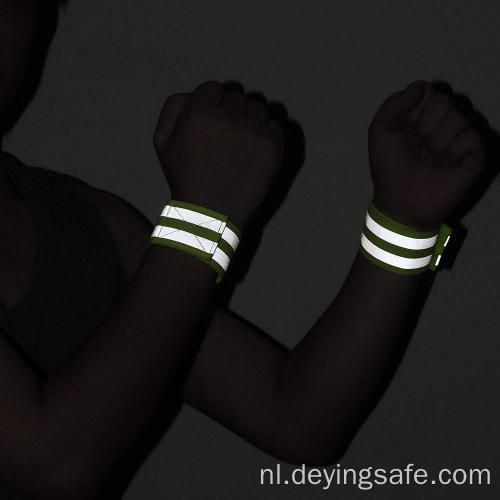 Goed zichtbare reflecterende elastische armband voor hardlopen